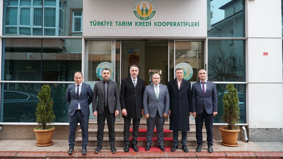 Tarım Kredi Kooperatifleri Sakarya Bölge Müdürümüz Sayın Fırat Sungur’u Önceki Dönem Sanayi ve Teknoloji Bakan Yardımcımız Sayın Hasan Ali Çelik Başkanımızla birlikte ziyaret ederek, kurum faaliyetleri hakkında bilgiler aldık.

Misafirperverliği için müdürümüze teşekkür ediyorum.