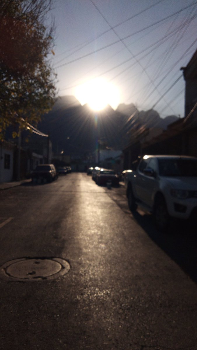 GVillasanaC's tweet photo. @balan2987 El sol sobre el cerro de @LasMitras1 desde mi calle en #Monterrey - 5.16pm 16/02/2022 https://t.co/K45VjoDlWO