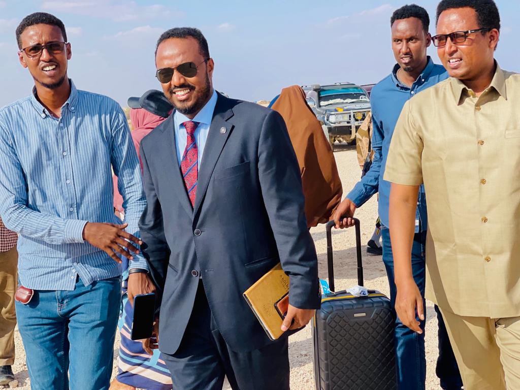 AmbSafiina's tweet photo. Alxamdu lilaah aniga iyo xubno aan ka mid ahay oo matalaya GHDHF waxa aanu nabad qab ku gaadhnay M/Dhuusamareeb ee D/G Galmudug waxa aanu goob joog u noqon doonaa gabagabada kuraastii taalay M/Dhuusamareeb, hada kadib waxa la bilaabi doonaa doorashada Gaalkacayo oo dhan 11 kursi. https://t.co/5mTESvG2qU