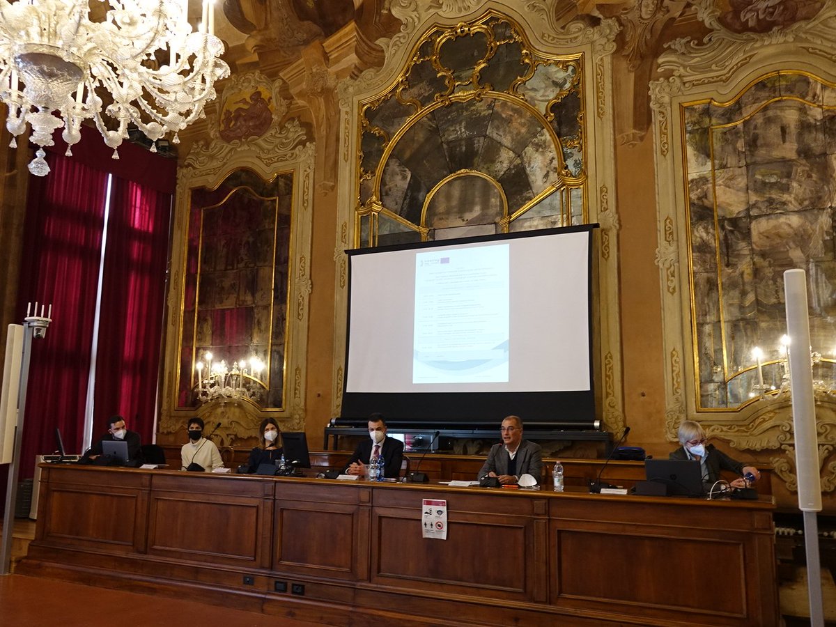 SimonVenturini's tweet photo. #VENEZIA • Nell'aula Ca' Dolfin di @CaFoscari per la presentazione di #SLIDESproject

Un progetto importante per sviluppare ulteriormente collaborazioni e sinergie tra le città turistiche dell'Adriatico per la promozione del #turismo sostenibile e la ricerca di nuovi equilibri https://t.co/J8g0FA0qyV