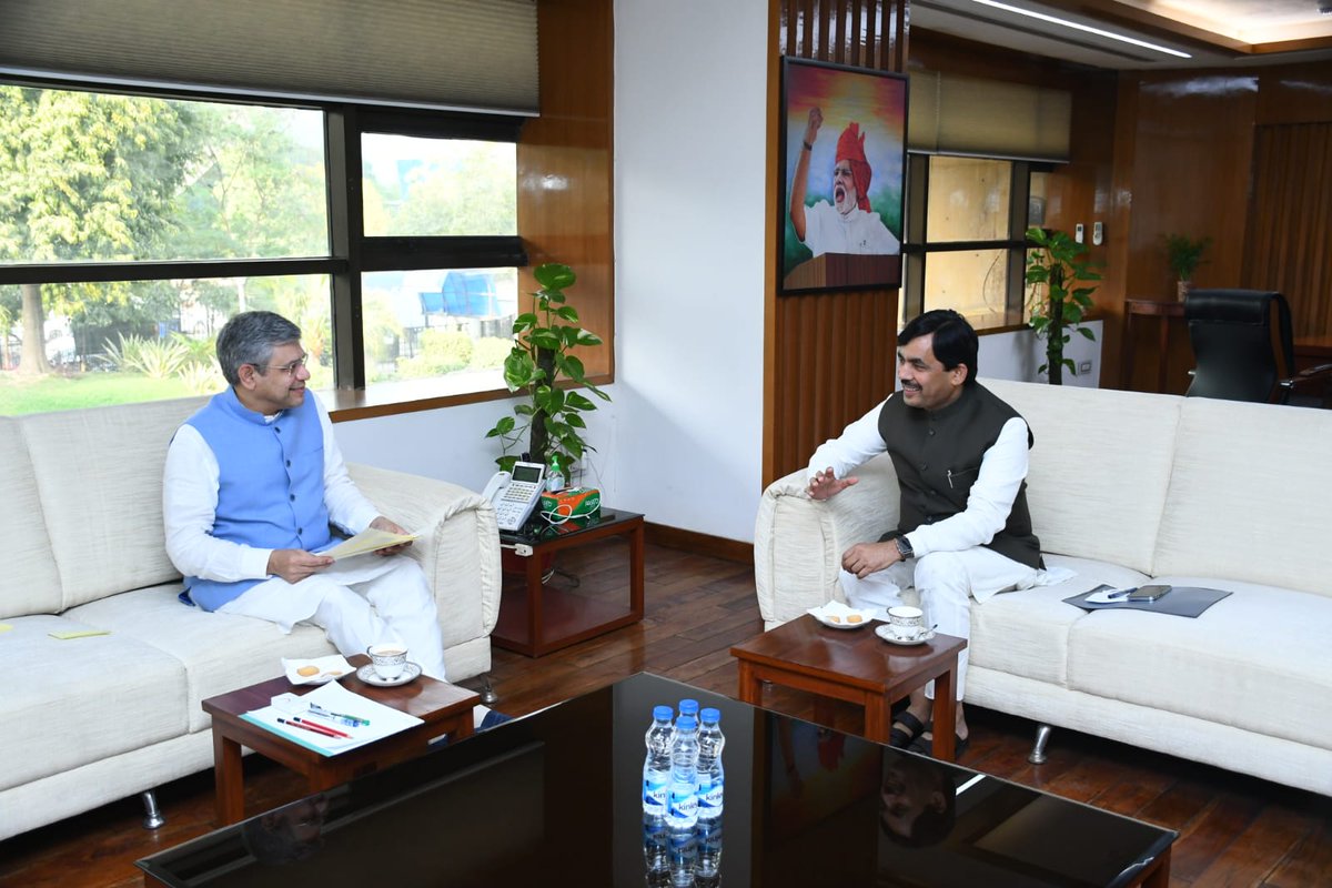 ShahnawazBJP's tweet photo. Five #cargoterminals in Bathnaha, #Katihar, #Sugauli, #Fatuha, #Gaya, #Bhagalpur will enhance horizons of #manufacturing and #logistics, increasing employment and #investments in #Bihar. Railway Minister @AshwiniVaishnaw has assured his support.
#PMGatiShakti https://t.co/qfPKV4bG4Q