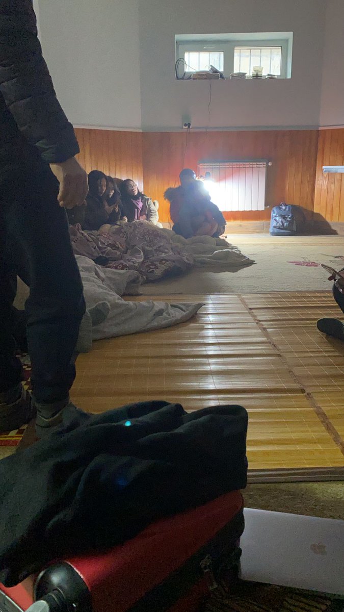 Vietnamese Community gathering and looking for shelter in a resident's basement in Kyiv. Approximately 6 families. #Ukraine #StandWithUkraine #PrayForUkraine #worldwar3 #NATO #NoWarWithRussia #Kyiv #Vietnam #vietnamesecommunity #congdongnguoiviet
Stay strong!😥❤😭