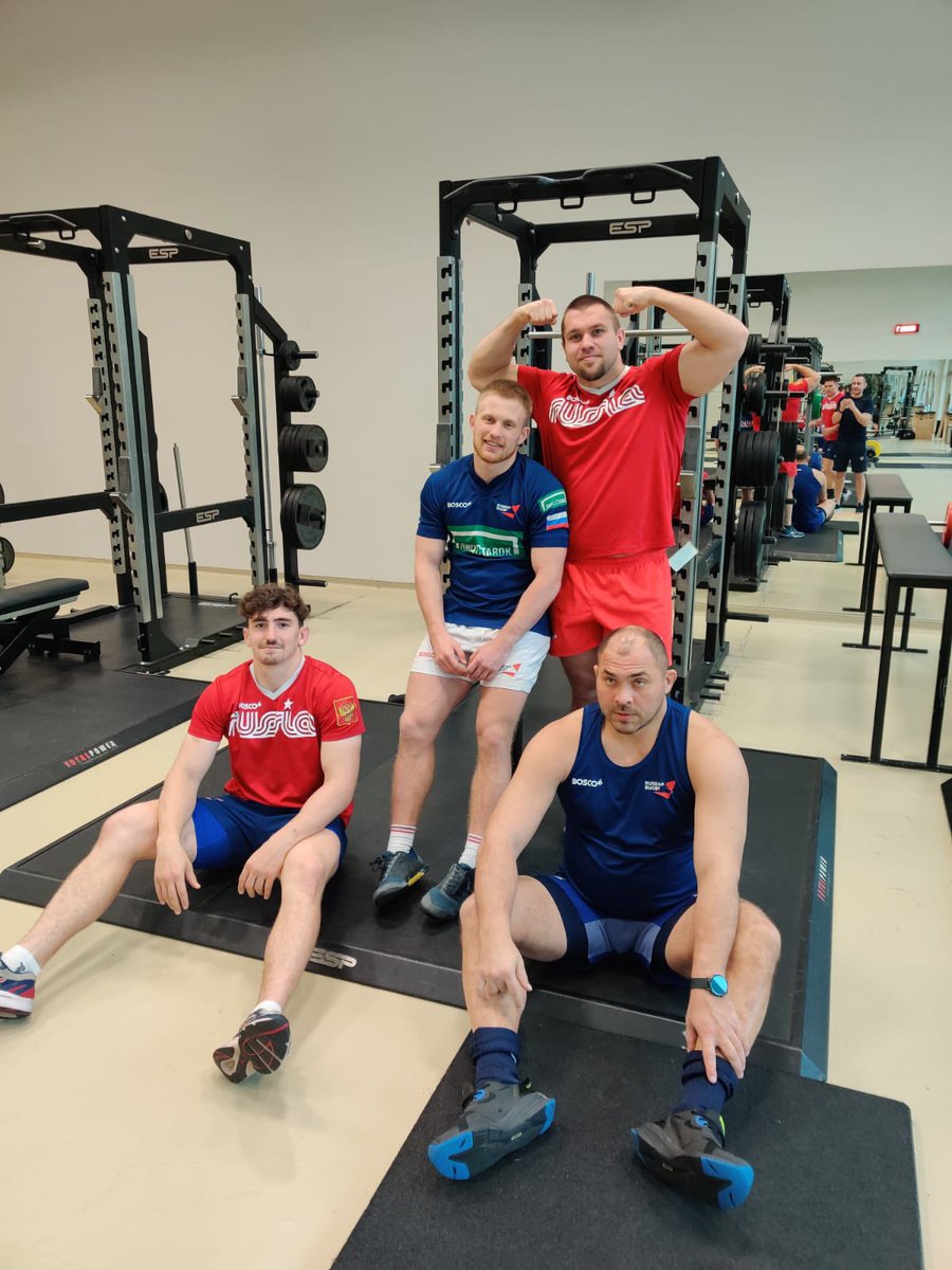 Всем болельщикам «Славы» большой привет передают из Сочи и Турции наши сборники❤️💛

Иван Дорофеев и Даниил Березовский из сборной России (U18)✊

Никита Вавилин, Степан Хохлов, Алексей Скобиола и Андрей Игрецов из национальной сборной России💪