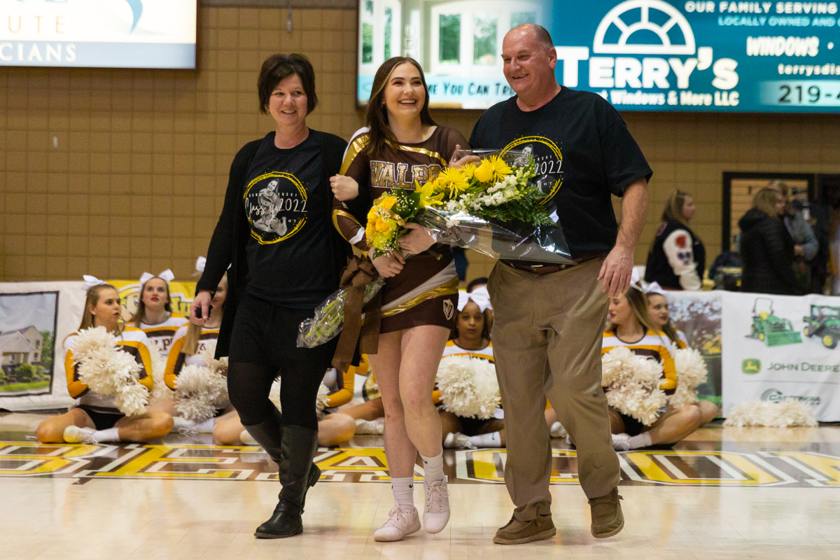 valpoathletics's tweet image. Hats off as well to the senior cheerleaders and dance team members! 

#GoValpo | #WeAreBeacons