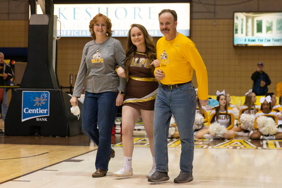 valpoathletics's tweet image. Hats off as well to the senior cheerleaders and dance team members! 

#GoValpo | #WeAreBeacons