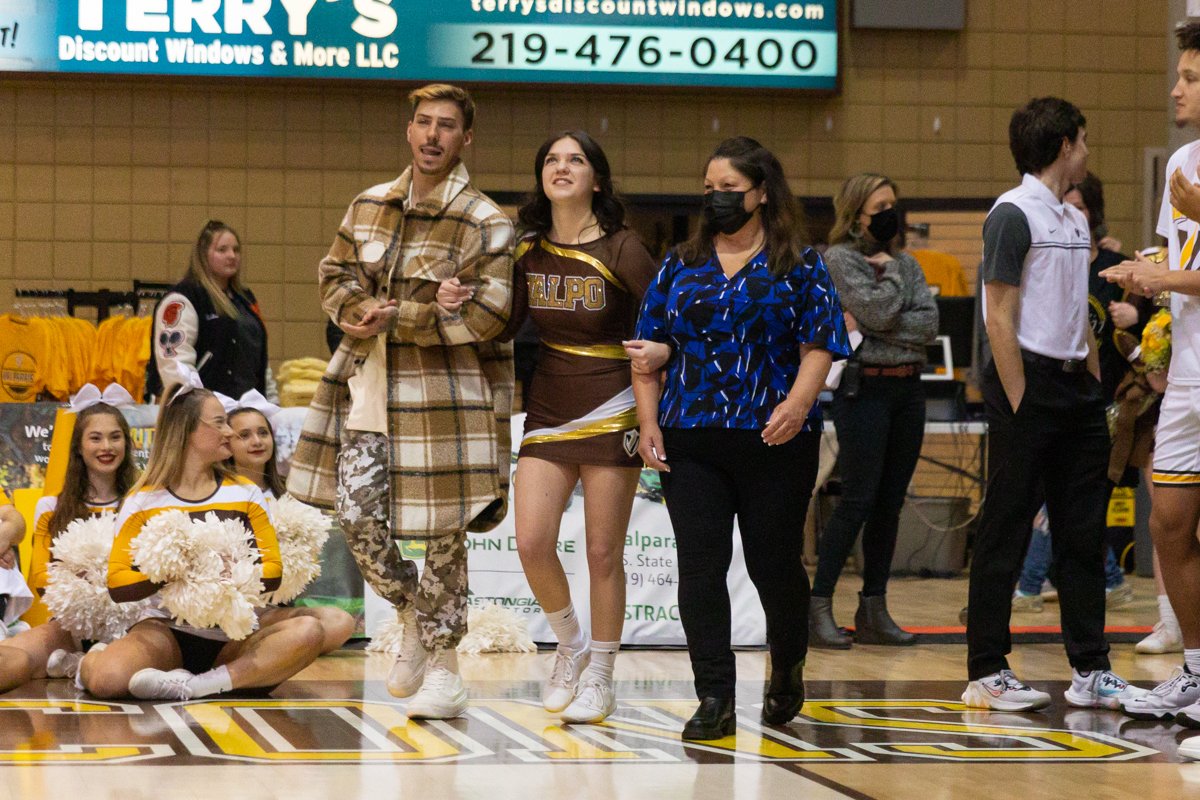 valpoathletics's tweet image. Hats off as well to the senior cheerleaders and dance team members! 

#GoValpo | #WeAreBeacons