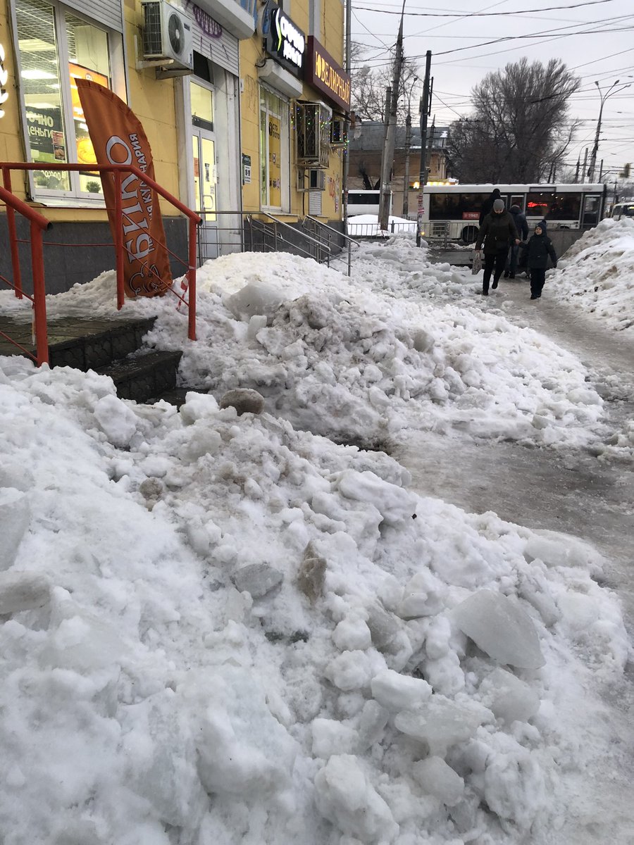 pro100bootik's tweet photo. @promadm @SamMobilePriem @D_Azaroff @promtrest @samara_in @pgrt_11 @gzhi_samara Опять сбросили с крышы!! Каким образом ходить гражданам курорт-города? https://t.co/bdD10YNQbT