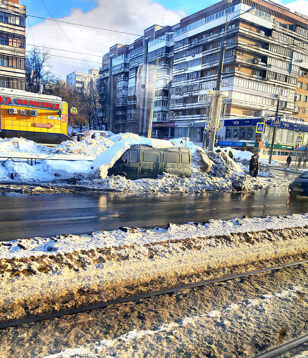 <a href="/DepGorHozSamara/">Департамент ГХиЭ</a> <a href="/MP_Blago63/">МП Благоустройство</a> <a href="/DTransporta/">Дептранс Самары</a> здравствуйте. Скàжите что не мешает уборке? Пр Ленина и челюскинцев