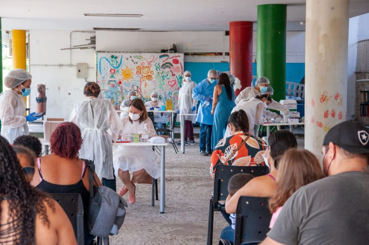 ufrj's tweet photo. Testagem de covid-19 para alunos do CAp-UFRJ. Iniciativa foi possível graças à parceria entre o colégio e o recém-criado Núcleo de Enfrentamento e Estudos em Doenças Infecciosas Emergentes e Reemergentes da UFRJ. Saiba mais: https://t.co/lYz6dDlqbm
#ufrj #covid19 #capufrj https://t.co/fT7xOdW2FU