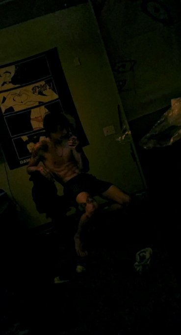 時々、私たちの考えよりも暗い場所、月のない心の真夜中はありません。 https://t.co/AapLfmyNfJ<a href="/tag/newprofilepic"class="tags"><span>#newprofilepic</span></a>