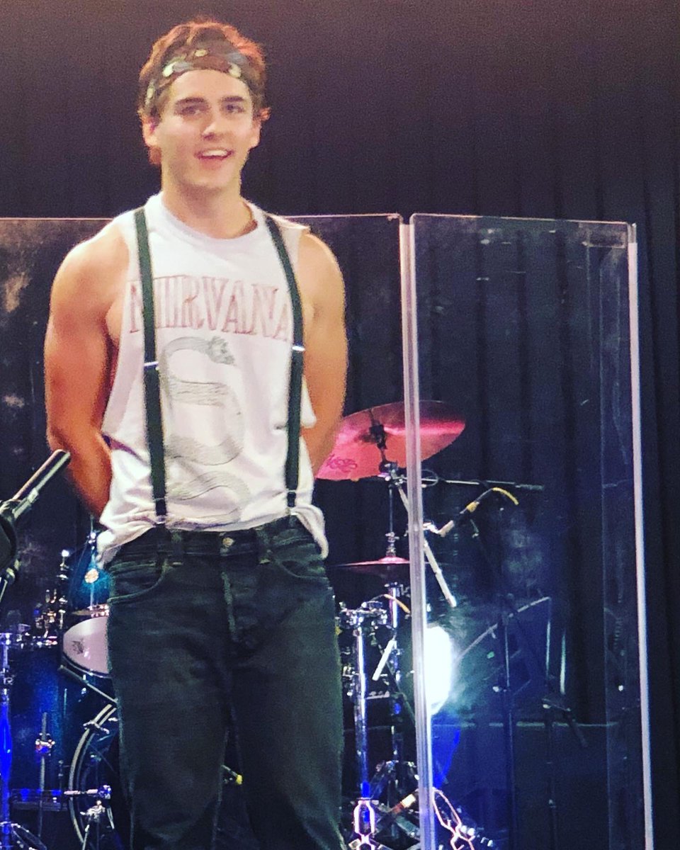 📸 | Hillary Turner (hillaryzturner) via instagram 

🇧🇷 "Primeira foto que tirei do adorável Charlie em 11 de junho de 2019, quão longe nós chegamos! (...) Te amo e sinto sua falta Charlie, te vejo em breve ♥️"