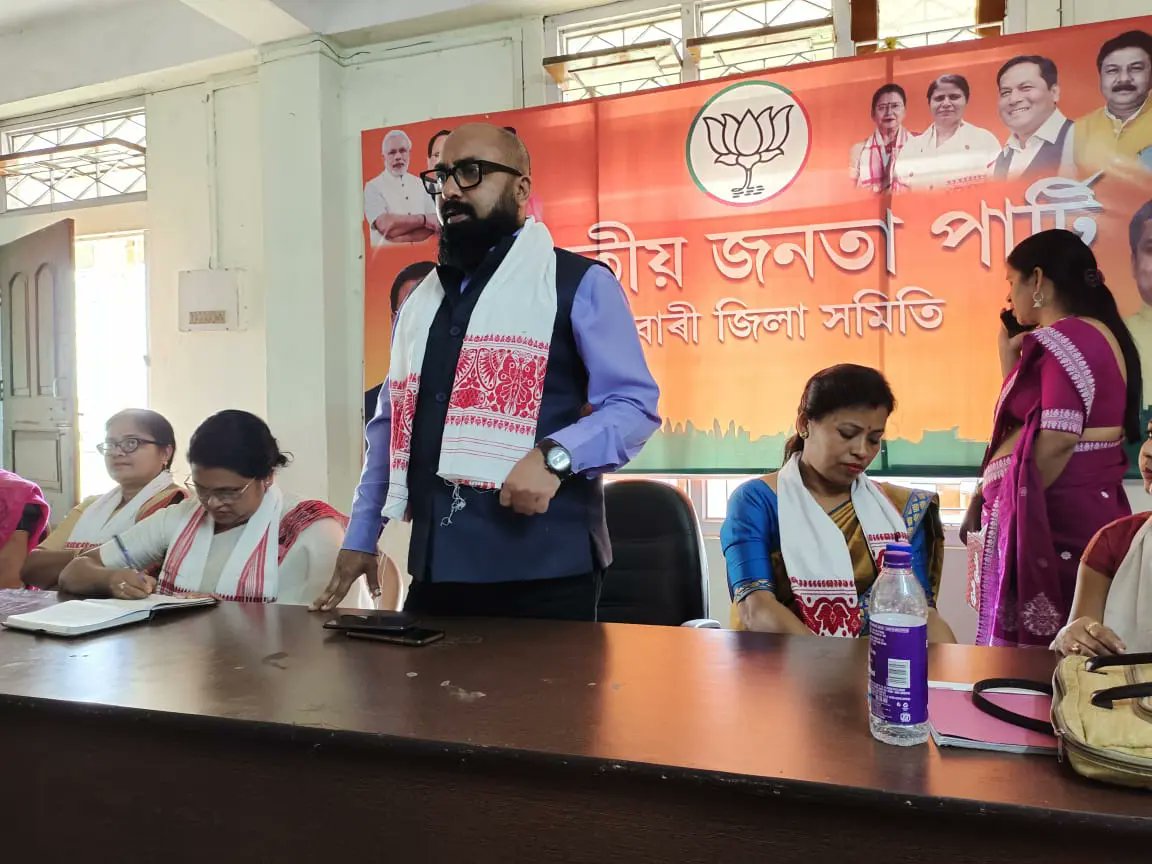 mriganka_dr's tweet image. Felicitation of Ward Commissioner who won #uncontested by State Mahila Morcha OS #Dhritimaladeka and Social Media Co Convenor #NipamoniThakuria , today at District Office @BhabeshKalita11 @jayanta_malla @DekaAngoorlata @BJP4India @BJP4NALBARI @BJP4Assam