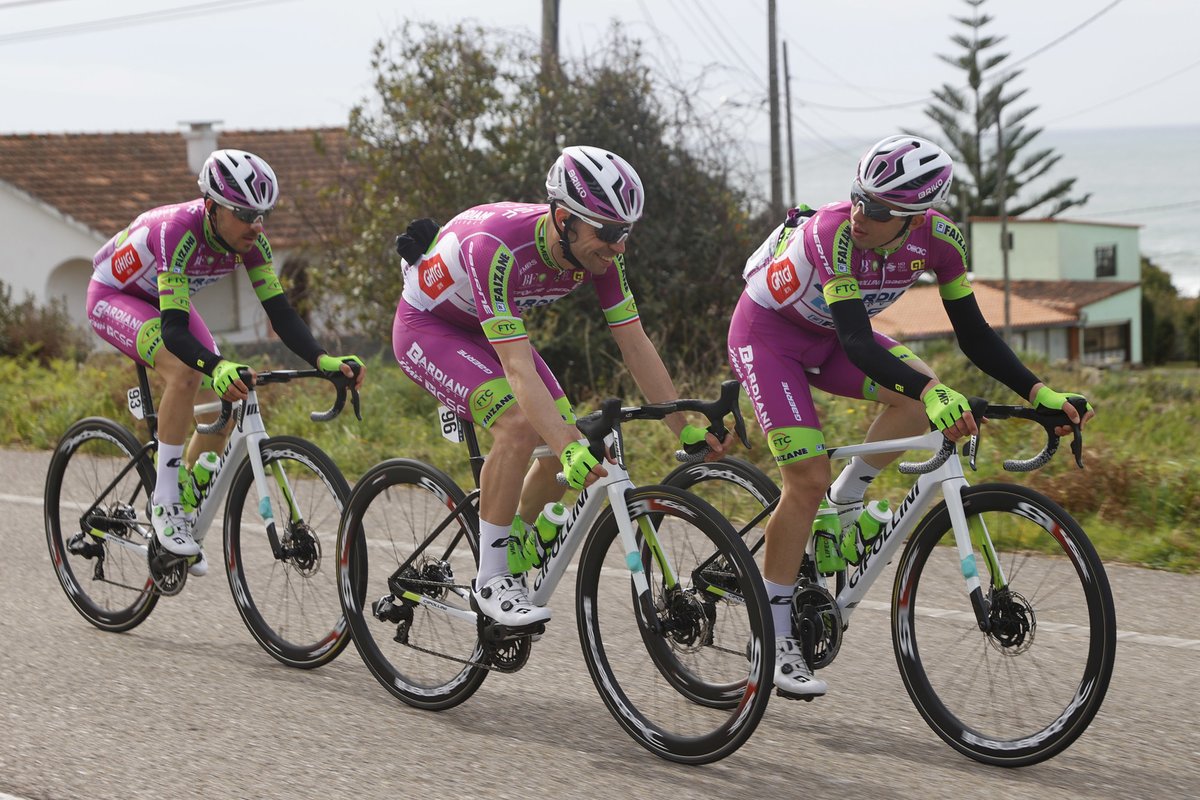 🇪🇸 La prima tappa de O Gran Camiño si conclude allo sprint dopo 165 km di corsa.
🚴‍♂️Vittoria a Magnus Cort (EF Easypost) e top10 di <a href="/fiorebike/">Filippo Fiorelli</a> , 8° atleta di giornata sul traguardo, che ha provato a finalizzare il buon lavoro dei compagni nel finale di tappa.
📷SprintCycling