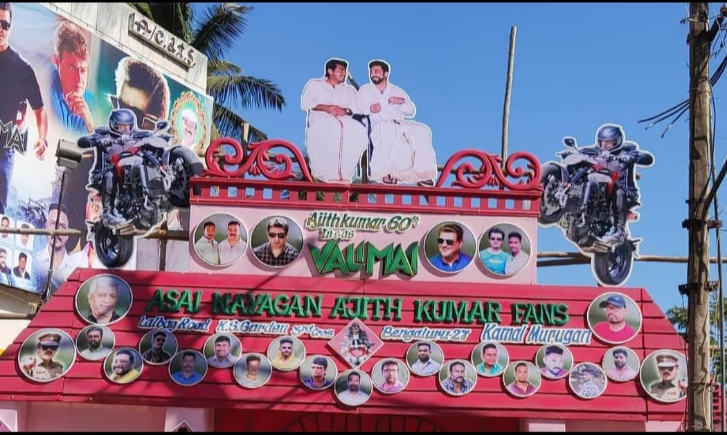 LMKMovieManiac's tweet photo. Nice banner from common fans of #AjithKumar &amp; #KamalHaasan in Bangalore, for #Valimai 👌 https://t.co/htDQUFNoWp