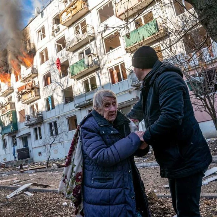 Serdarkayadag's tweet photo. KINAMA 
Rusya’nın uluslararası hukuku ihlal ederek Ukrayna’ya yönelik başlattığı askeri saldırıyı kesin bir dille reddediyor ve kınıyoruz. Bu saldırının ağır bir insanlık krizine dönüşmeden durdurulup barışın yeniden tesis edilmesi için ne gerekiyorsa yapılması lazm
#SAVASAHAYIR https://t.co/oJGQbeH207