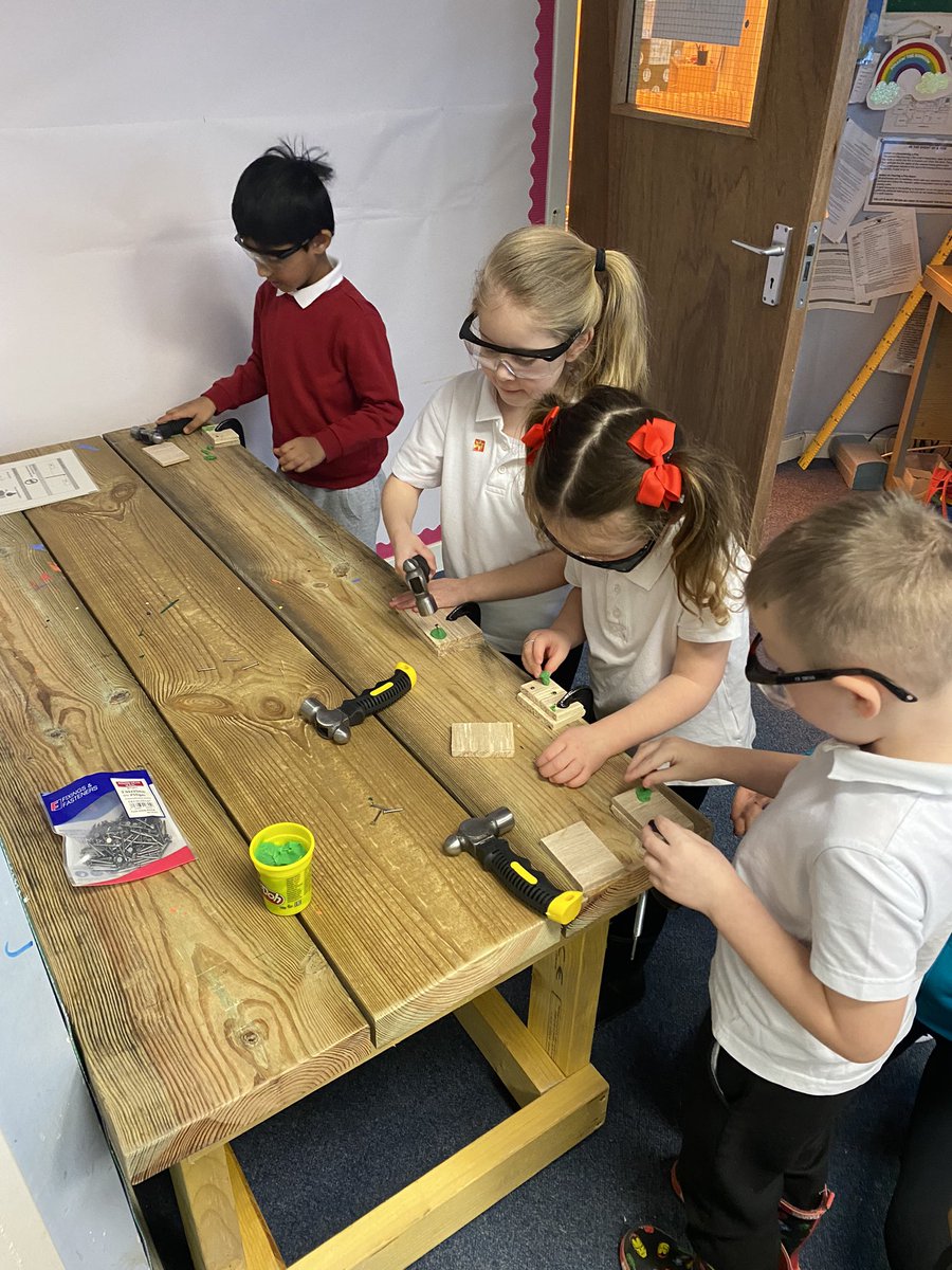 RAiSE_falkirk's tweet photo. Excellent work from P1 @BankierPrimary this afternoon as we introduced the woodwork bench and hammers into the classroom @MrsAChok @MissRCallaghan #falkirkSTEMpire #WonderfulWoodworkinPrimaries https://t.co/HHScIyxalb