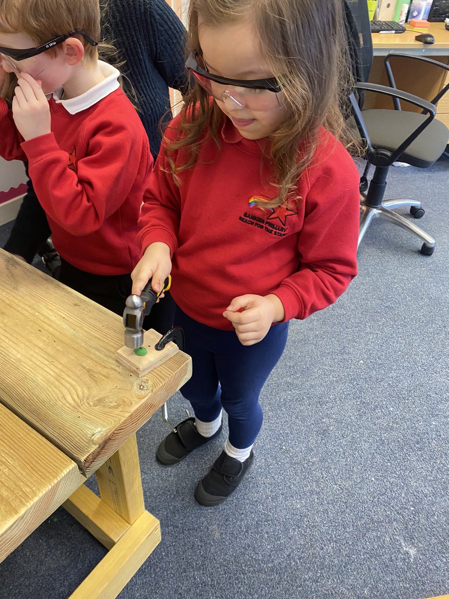RAiSE_falkirk's tweet photo. Excellent work from P1 @BankierPrimary this afternoon as we introduced the woodwork bench and hammers into the classroom @MrsAChok @MissRCallaghan #falkirkSTEMpire #WonderfulWoodworkinPrimaries https://t.co/6r30ZsV8MP