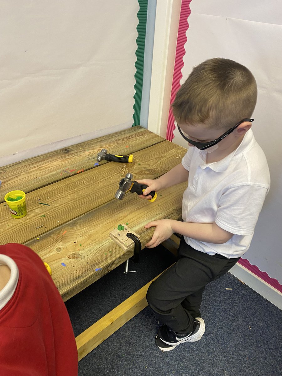 RAiSE_falkirk's tweet photo. Excellent work from P1 @BankierPrimary this afternoon as we introduced the woodwork bench and hammers into the classroom @MrsAChok @MissRCallaghan #falkirkSTEMpire #WonderfulWoodworkinPrimaries https://t.co/6r30ZsV8MP