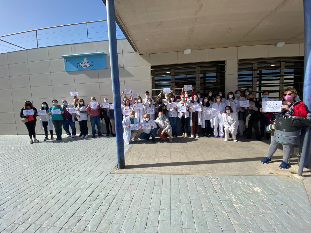 CS_SanAnton's tweet photo. Esta mañana hemos vuelto a parar consultas y actividad en el @CS_SanAnton a las 12, para Reivindicar Más recursos para Atención  Primaria, mayor acceso a S. mental y ⬇️ entre otras cosas de las listas espera en Hospital, q también nos repercuten @smumfyc @UsuariosanidadM https://t.co/zB5Y9AWLFC
