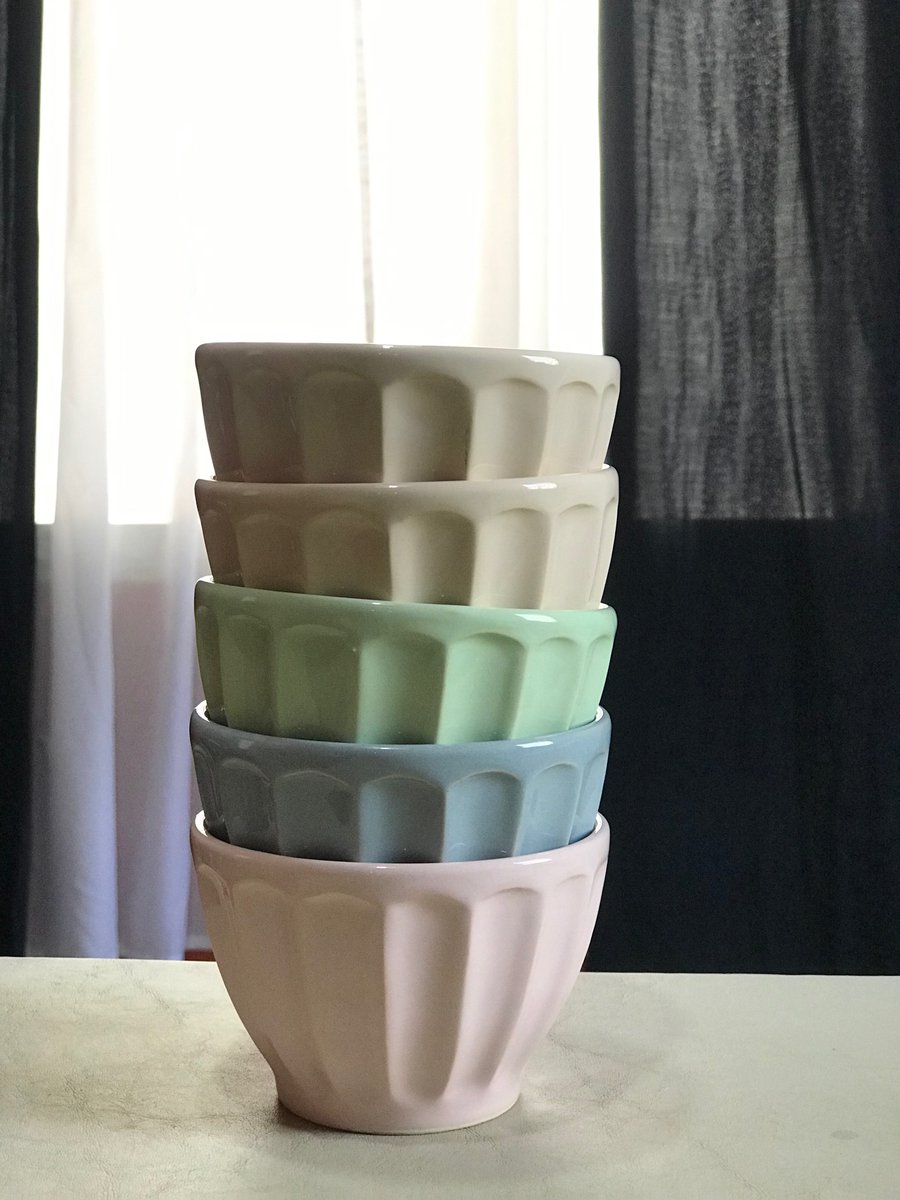 Holis! Mi mamá tiene un emprendimiento de artículos de decoración y queria invitarlos a que chusmeen nuestro Instagram y si quieren a seguirnos como @sognodeco🙄😉❤️