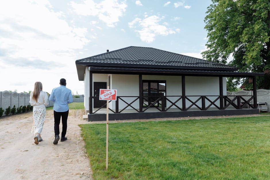 NAHBhome's tweet photo. NEW HOME SALES: Sales of newly built single-family homes slid 4.5% in January to an annual rate of 801,000. The median sales price of new houses sold in January 2022 was $423,300.  The average sales price was $496,900. | #realestate #homesales #homeprices #economy https://t.co/BXhK6APhG5