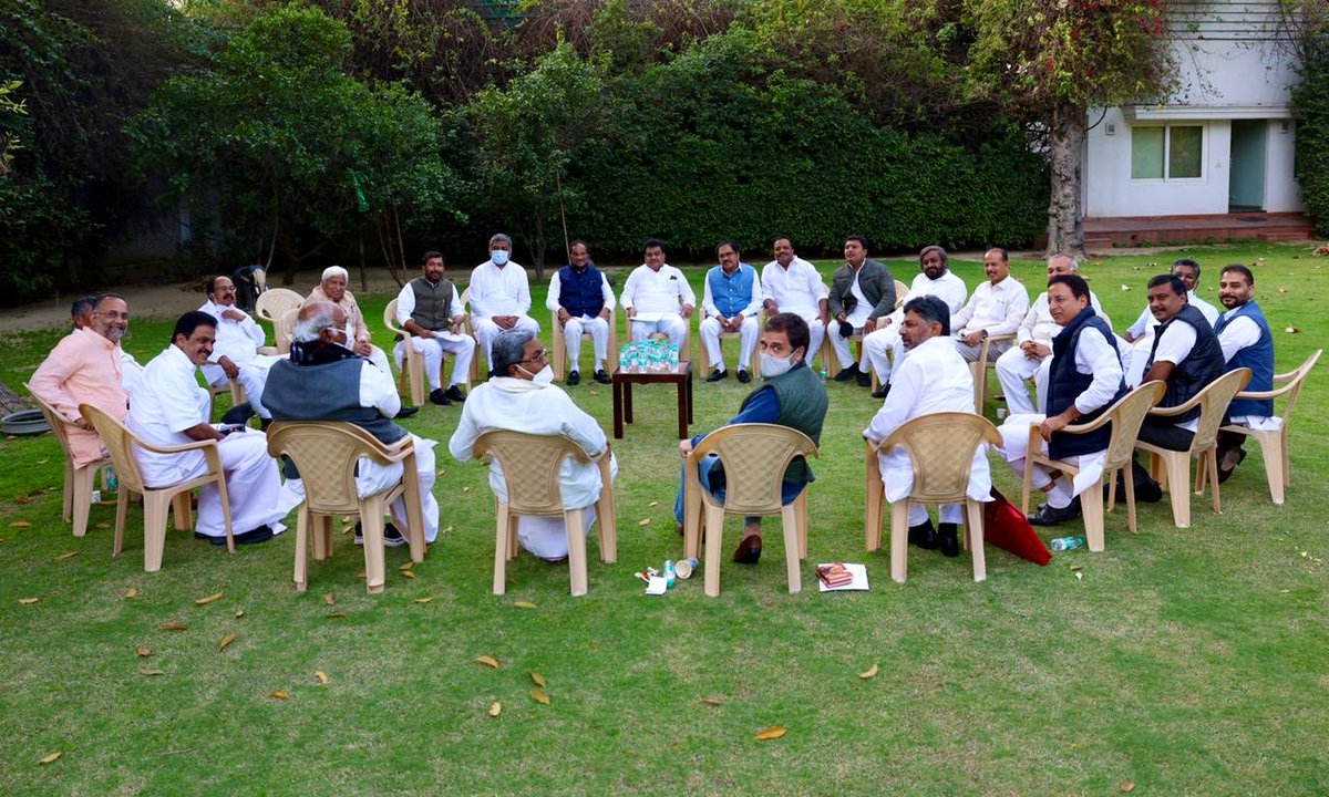 dineshgrao's tweet photo. .@inckarnataka leaders discussed strategies for elections and reviewed the present political situation in Karnataka with
Sri @RahulGandhi at his residence. https://t.co/nCrFiC7a1B