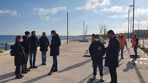 pnmetroplus's tweet photo. #Bari, inaugurato il primo tratto pedonale del lungomare di Torre a Mare. Un percorso con alberi e sedute per il tempo libero del cittadino ridisegnando lo spazio pubblico🏃‍♂️🚶 
#Asse2 @ComunediBari 
✅https://t.co/WajyE2jPVv https://t.co/TtnSorl7kK