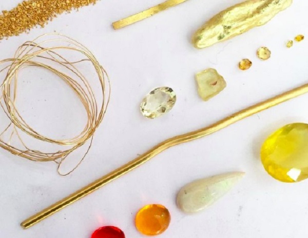 ¿Haces joyería y estás buscando proveedores de materiales responsables? Aquí encontrarás un directorio con los proveedores que conocemos de metales y gemas trazables de origen responsable, cadenas y packaging sostenible. 

¡Ojalá te resulte útil! 😍👇

origengoldforfuture.org/recursos/metal…