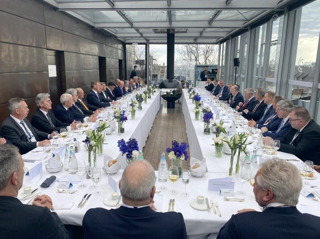 montagutmaria1's tweet photo. Cuanto menos, inquietante ver que en la Mesa que decide el futuro del conflicto entre Rusia y Ucrania no haya una sola mujer.... https://t.co/lEQ8h12Pb2