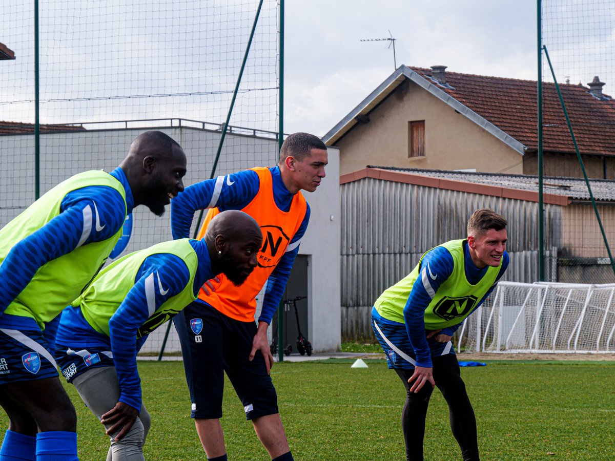 FBBP01's tweet photo. 🤕 Amine #ElOuazzani et @MattEzikian22 ont retrouvé les terrains cette semaine et Alain #Pochat aura l'ensemble de son groupe à disposition avec aucun blessé et aucun suspendu ! https://t.co/1mSbCr3vBz