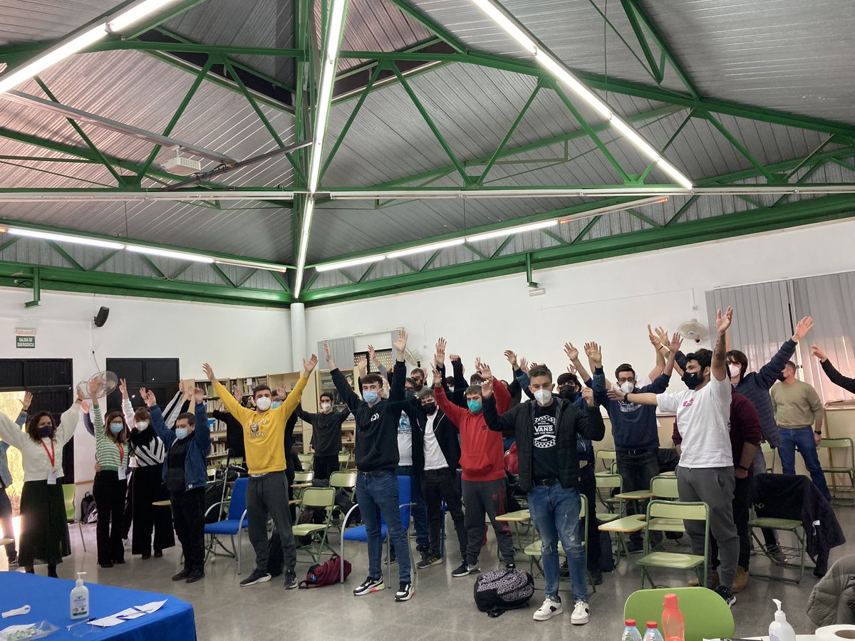 s_rentero's tweet photo. Taller de Herramientas de Empoderamiento Personal de la mano de las técnicos de empleo de @SAEmpleo de Roquetas de Mar para alumnado de Ciclos Formativos en el @IESaguadulce. Jornadas Oriéntate 2022.@EducaAnd @FPAndaluza https://t.co/3NxkPwUd0F