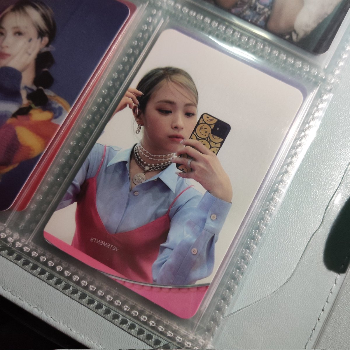 ryushiiin_'s tweet photo. ✧*。#elle_mails ♡

– akala q nascam na ako, buti umuwi huhu di q matag seller kase sa fb mp q nabili :'> anyways, cil album pc graduationism na if pauuwin niyo na rin rj pb selca 😔 https://t.co/umavLRIQRu