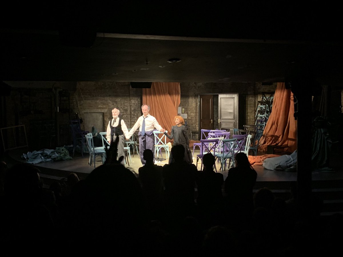 #CHAIRS <a href="/AlmeidaTheatre/">Almeida Theatre</a> was fucking great #theatre