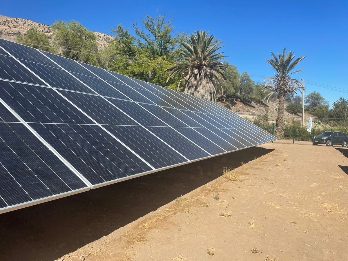 iniachile's tweet photo. Muy contentos en la inauguración de la nueva y 1ra planta fotovoltaica #INIAChile , instalada en #Vicuña @INIA_Intihuasi 🤩

Hoy dimos inicio a este proyecto♻️ junto a @MinagriCoquimbo  Director Nacional @BustosValdivia Dir. Regional @EdgardoDiazV1 y Jefa UGI @EvelynSilvaMor2 https://t.co/mKECK8mYnl