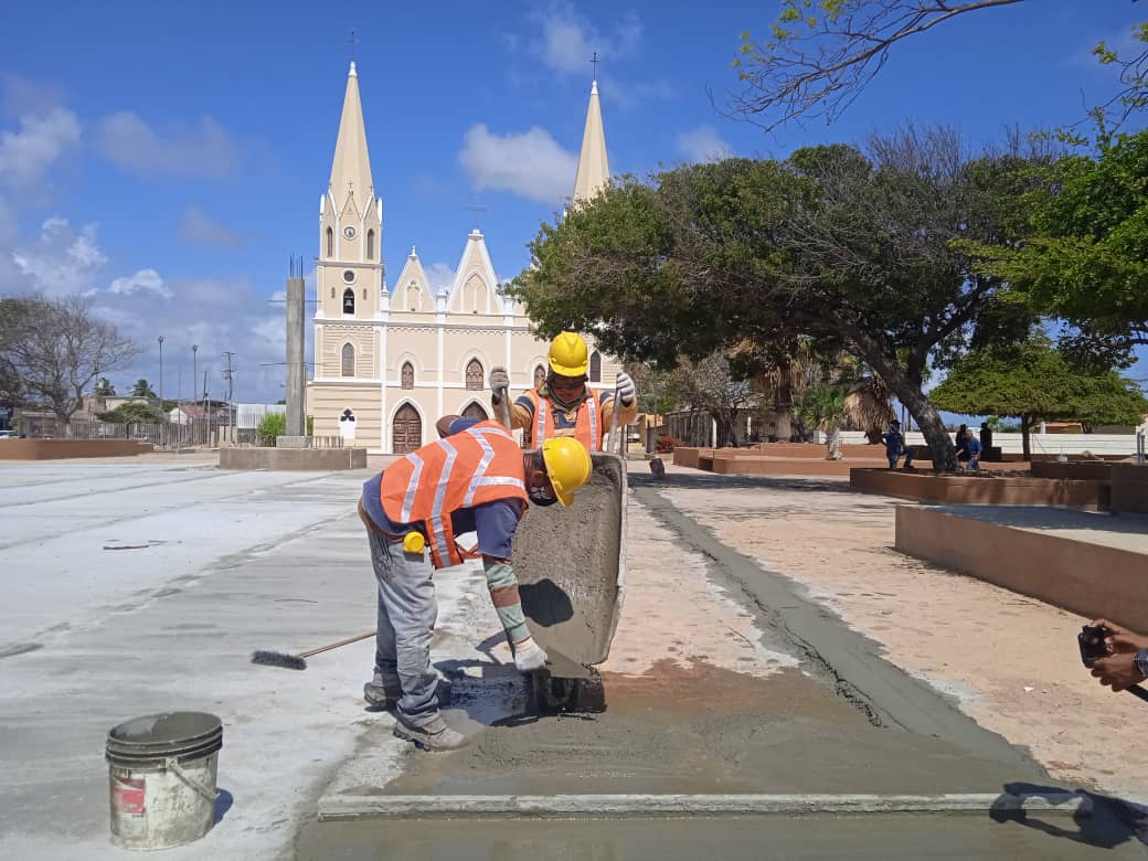 ¡Qué orgullo sentimos los marenses al escribir las páginas de la historia bonita de nuestro municipio!
Con satisfacción informamos los avances de la rehabilitación de la plaza Bolívar de El Moján y el casco histórico patrimonial.
