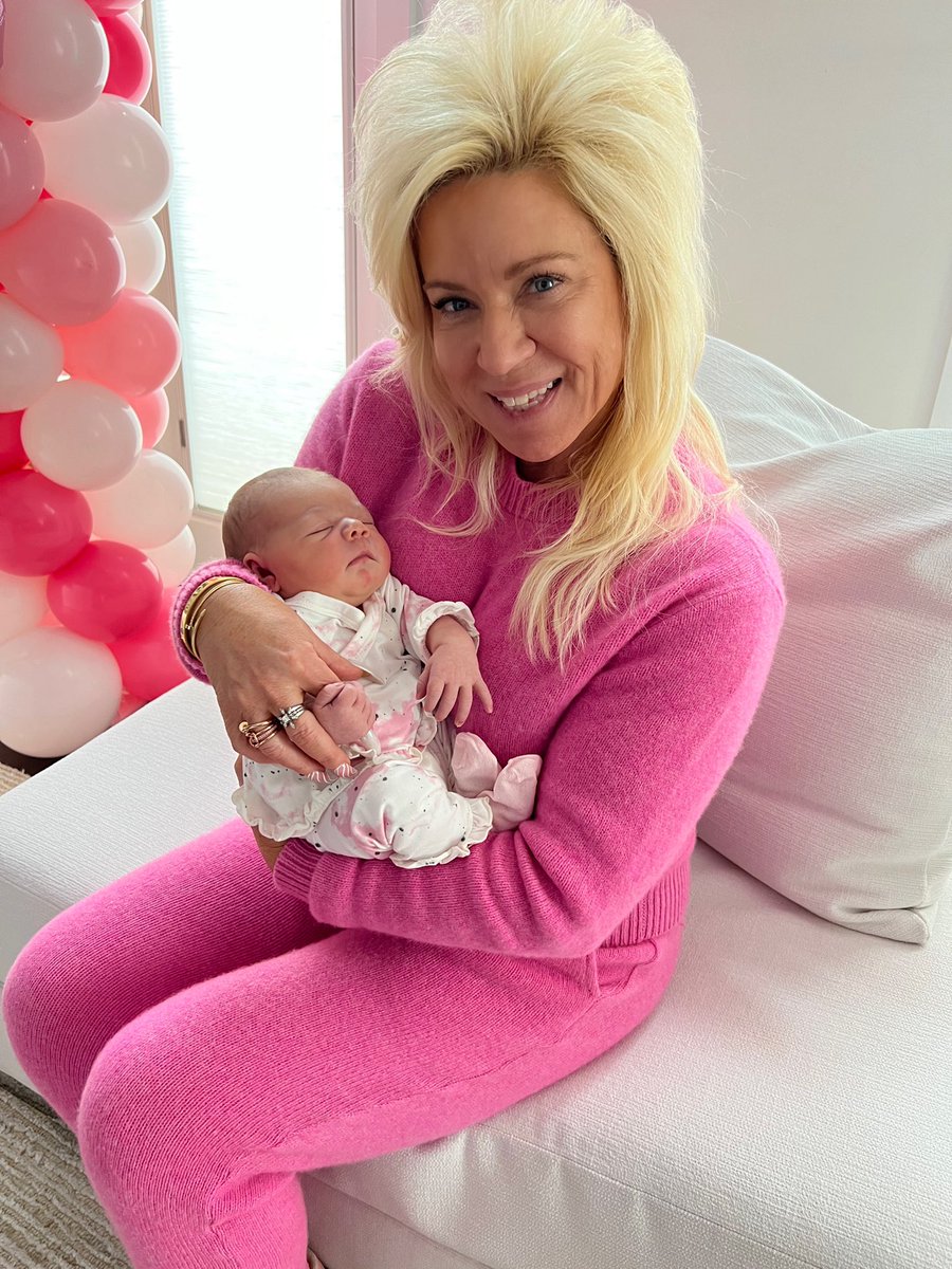 Theresa Caputo tweet media