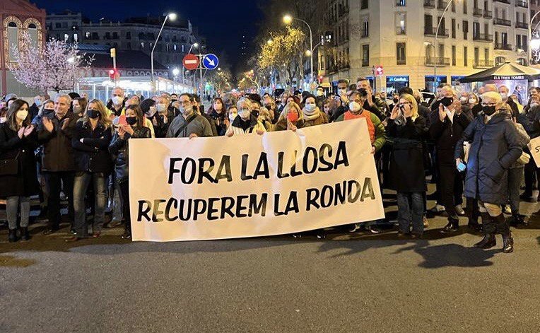 #AdaColau cede y retirará la losa de la ronda de Sant Antoni este 2022

A la eliminación de la plataforma continuará la reurbanización de la calle, como piden vecinos y comerciantes