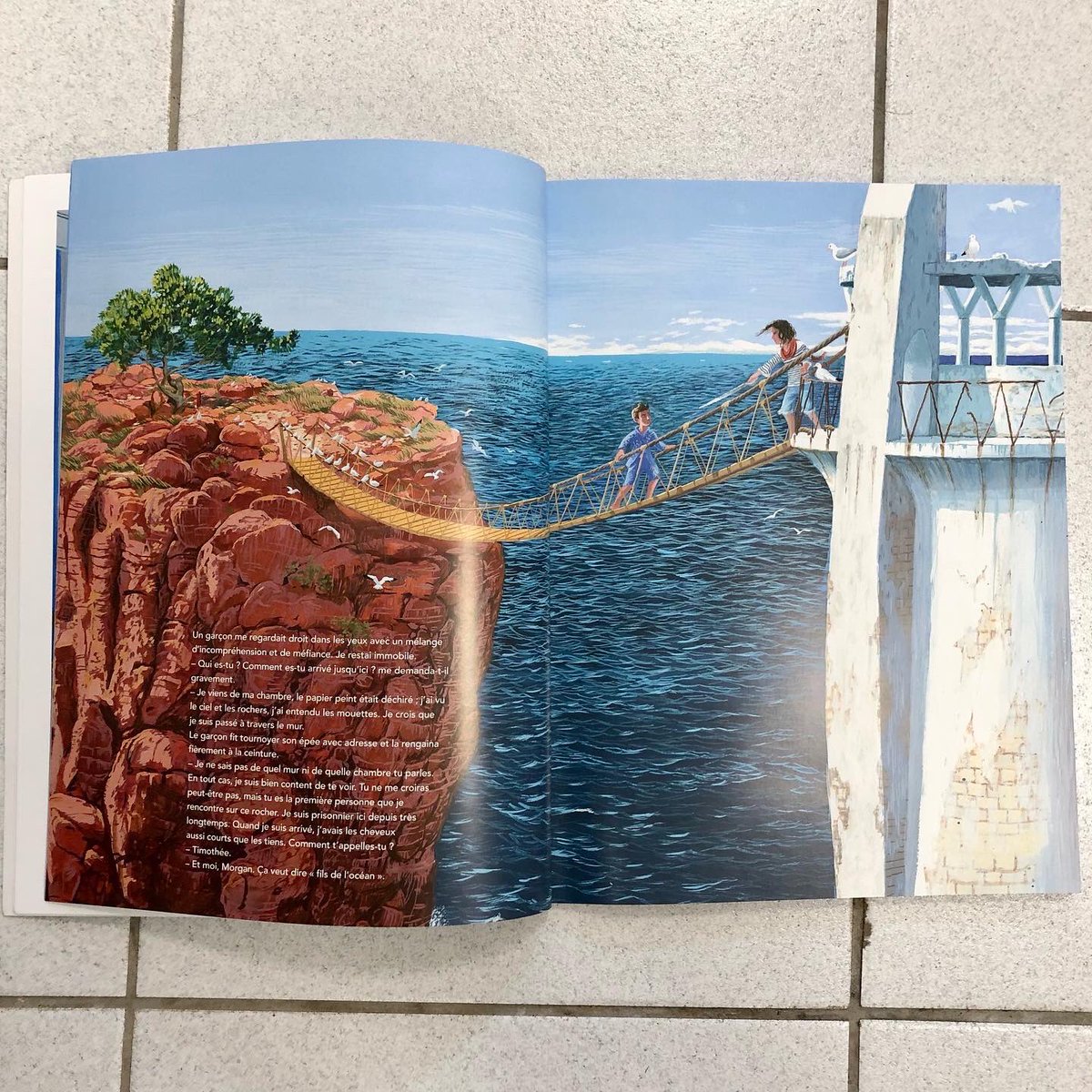 pal_licorne's tweet photo. C͎h͎r͎o͎n͎i͎q͎u͎e͎ l͎e͎c͎t͎u͎r͎e͎
#albumjeunesse "Le garçon du phare" de #maxducos paru aux @ESarbacane. ⤵️
https://t.co/uftklRW0I0
#leprixdesincos #pal #licorne #illustration #livrejeunesse #illustrationjeunesse https://t.co/BQOd81OX4M
