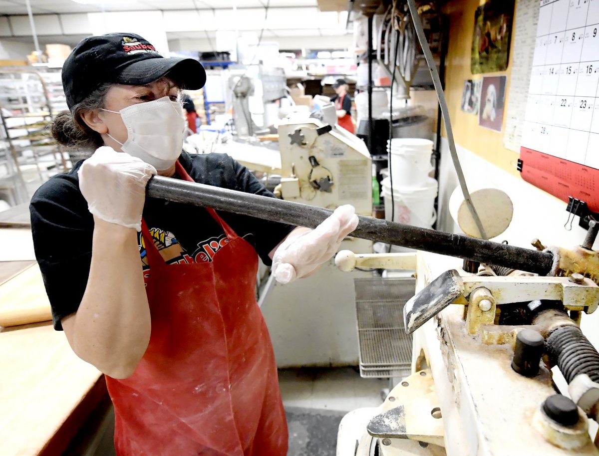 Bakers bustle to keep up with fastnacht demand. See how they're made, then go buy some! bit.ly/3JPBNqv @YorkDispatch <a href="/SaubelsMarket/">Saubel's Markets</a>