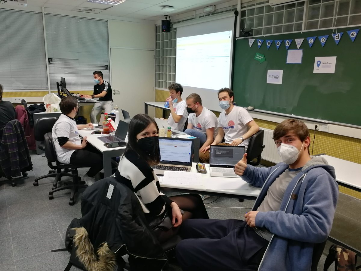 etse_usc's tweet image. os equipos de enx. informática seguen aquí competindo duramente no #googlehashcode #informaticaUSC 👩💻👨💻🧑💻