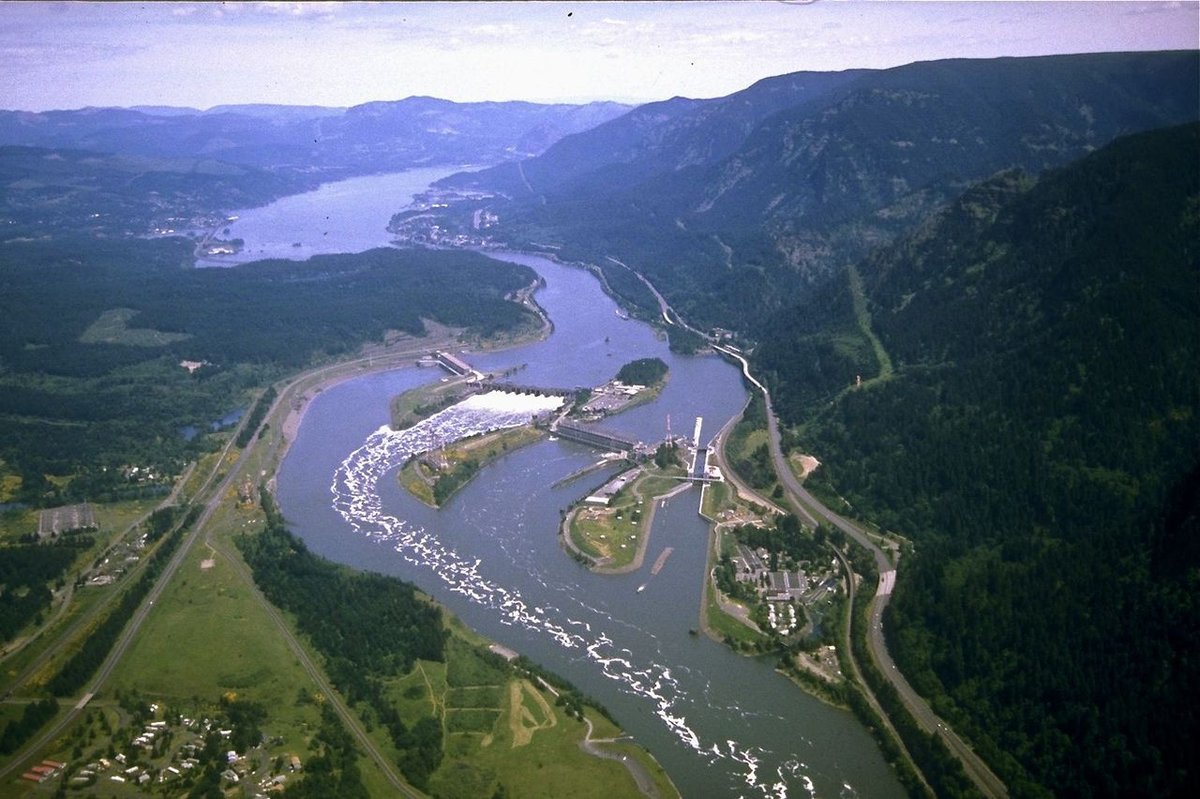 'Portland District can help satisfy the demand for clean energy in the era of Climate Change... In fact, our dams provide 20 percent of the power in #Oregon, #Washington and #Idaho' - @COL_Helton at the 2022 @NWHydropower annual conference. #hydropower