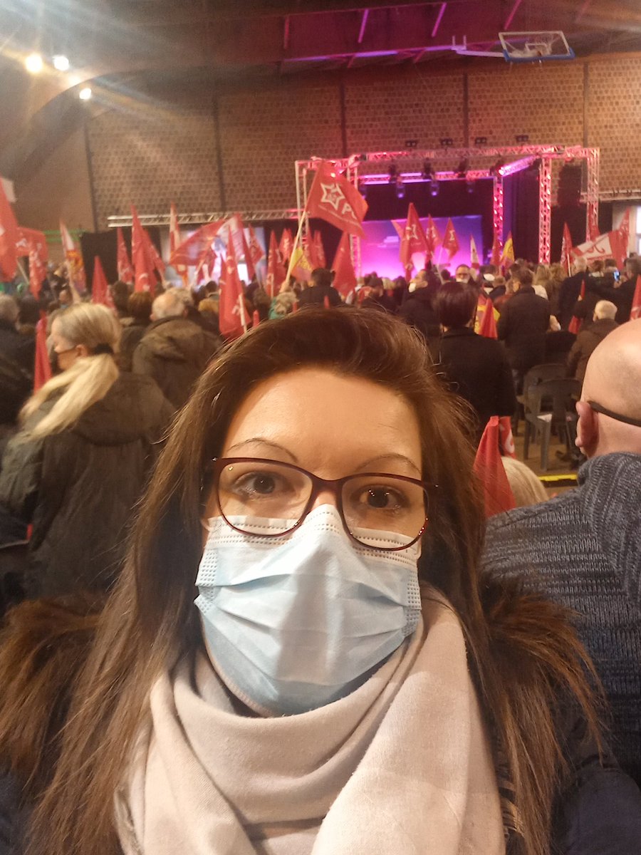 Stephanievln62's tweet photo. 🚩 Début du meeting de Fabien Roussel à Avion, du monde entre encore, encore.

#Roussel2022
#RousselAvion
#FabienRoussel https://t.co/vcKAshHBMZ
