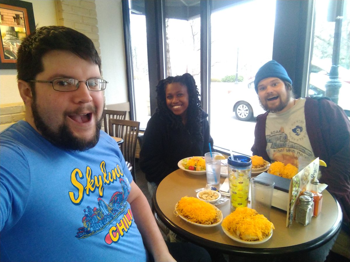 1kConey's tweet photo. Happy National Chili day everyone. Enjoying lunch with the older brother #Twitterlessmichael and @Arie_Lane_  at the Clifton location! Always top notch service and tastes. #NationalChiliDay #SkylinePartner #ItsSkylineTime https://t.co/nl5kE1LxmP