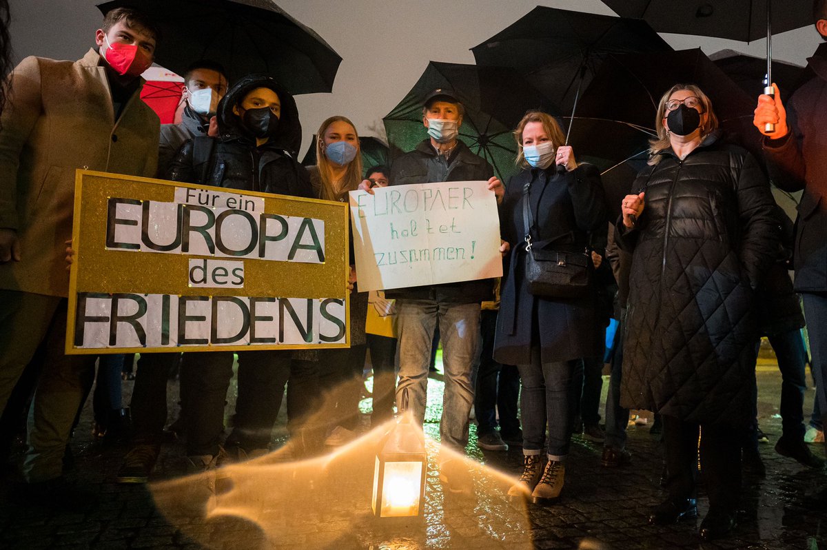 Wir stehen an der Seite der Ukraine. 
Wir stehen für ein Europa des Friedens. 
Gemeinsam mit der <a href="/gjsaar/">GRÜNE JUGEND Saar</a> <a href="/jusaar/">Junge Union Saar</a> und <a href="/JuLisSaar/">Junge Liberale Saar</a> haben wir heute in Saarbrücken ein starkes Signal gegen Krieg und für Solidarität gesetzt. 
🇺🇦 🕊#StandWithUkraine