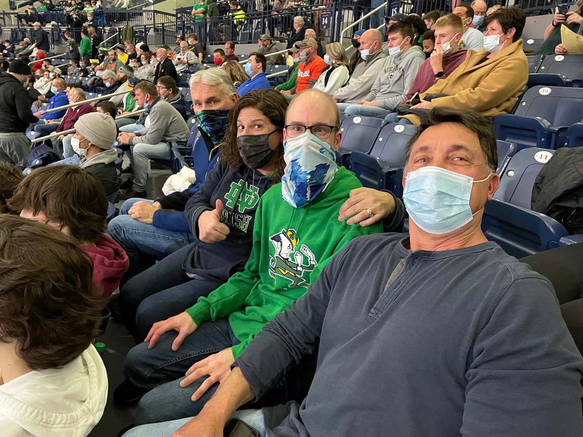 Some volunteers and staff had a great time watching the Notre Dame Men's Basketball team beat Syracuse last night! Go Irish! https://t.co/9nJ4xmjTeh