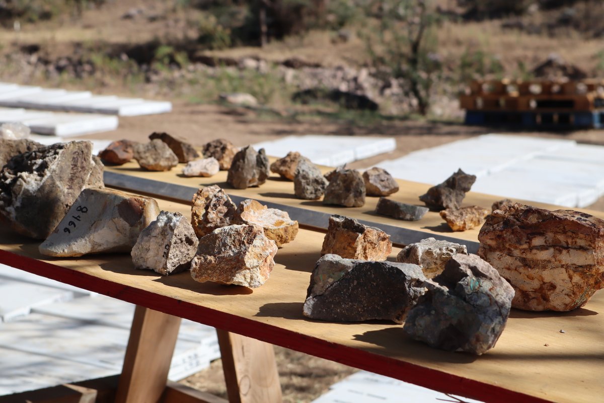 CritProductions's tweet image. We are eager to go back to sunny Mexico. Nice people, great food 🌮, and most importantly, amazing mineral exploration projects for us to visit. ⛏️

Subscribe to keep up with our news: bit.ly/3JSJ2Ok

#Spotlightontour #Mexico #MiningMexico #mining