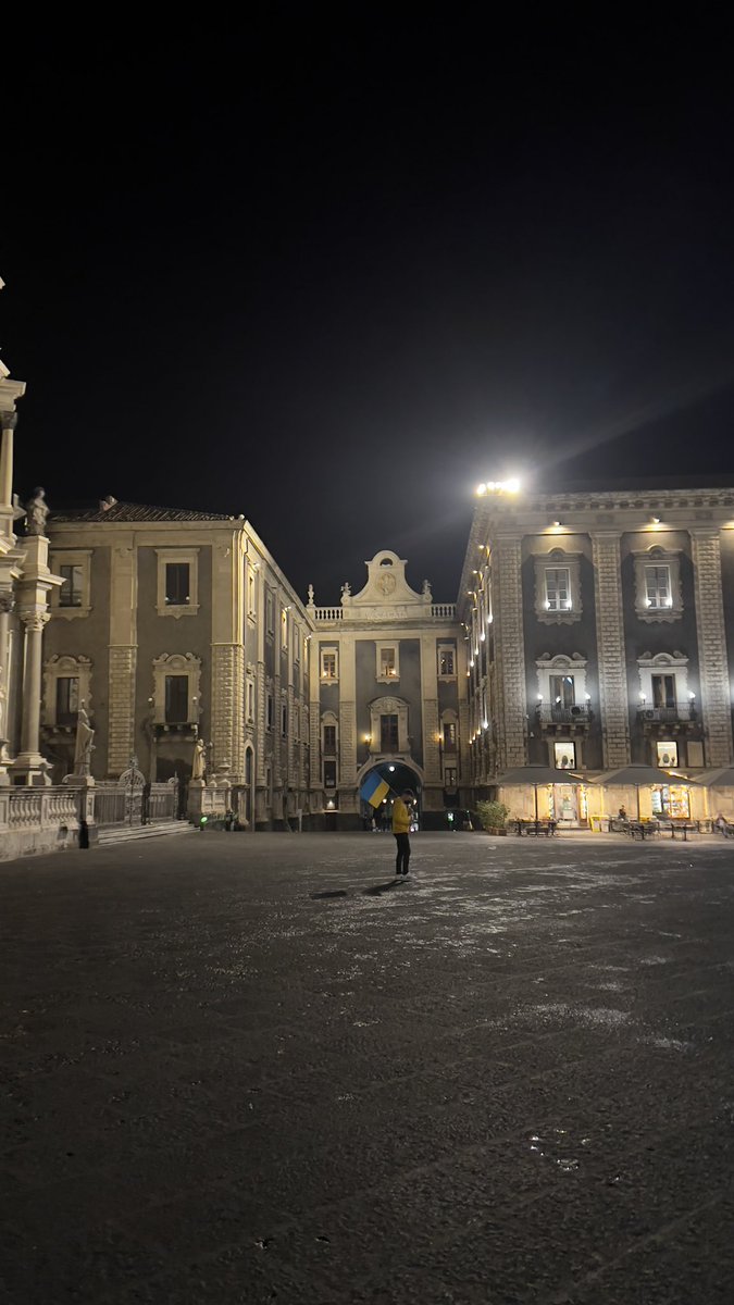 FOlareanu's tweet photo. From Sicily 

#StandWithUkraine https://t.co/8qGABTksrc