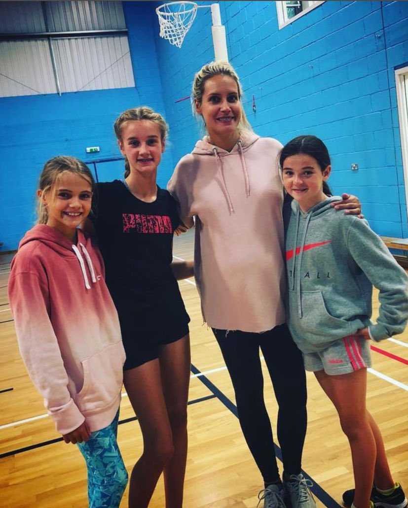 RoyalsNetball's tweet image. Great to see our girls taking up a fantastic opportunity to attend a coaching workshop with @tamsingreenway 
They’ve grown a bit since their last one 😄 Also, thanks to @net_dev for a great day!💙