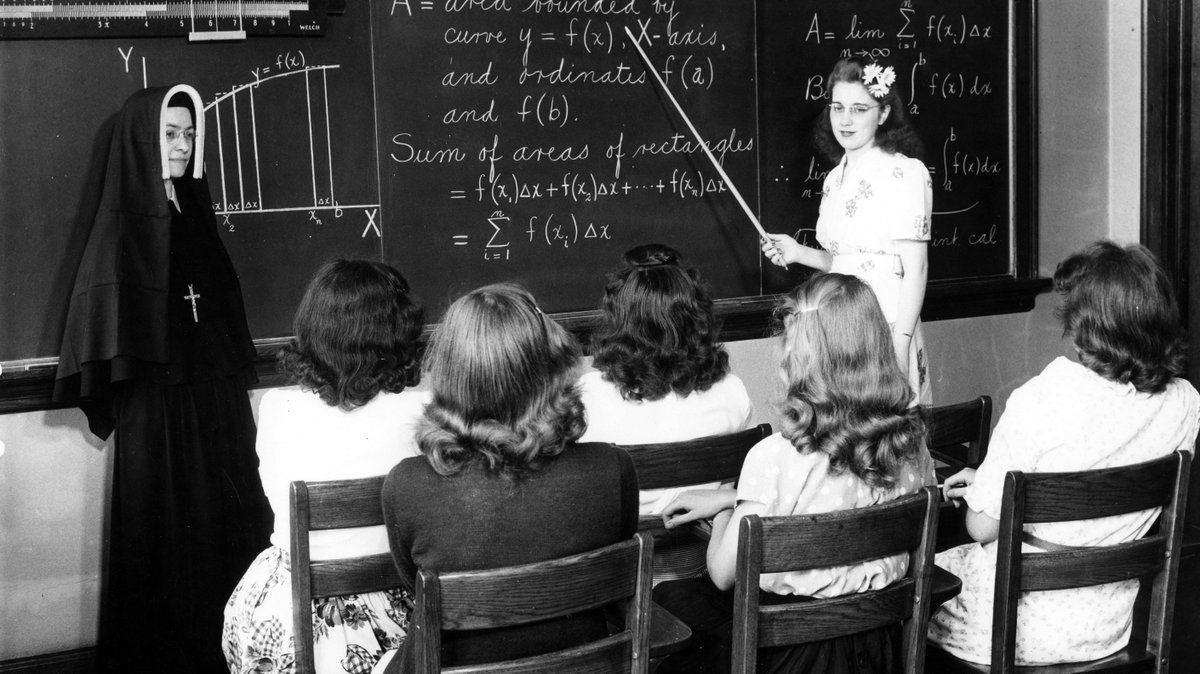 NotreDameOhio's tweet photo. How are your classes going this semester? Check out these ladies enjoying a lesson from Sr. Cleophas Garvin (on the left) in 1934. She taught math and physics at Notre Dame College from 1934 to 1985. #TBT #Centennial2022 #NDC100 https://t.co/uUCXCuP051