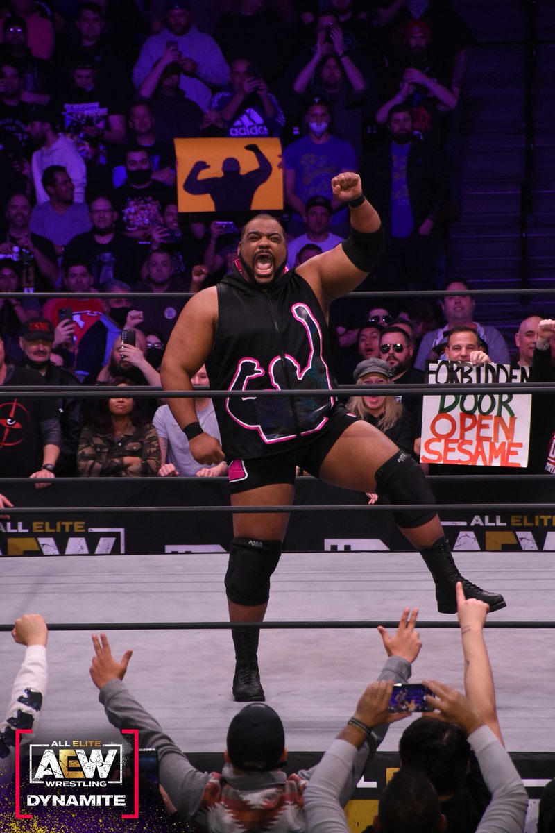 RealKeithLee's tweet photo. Clearly I was interrupted...

But Bridgeport, I heard you calling my name all the way in the back LIVE! That's love. And I reciprocate. Thank you. https://t.co/3nWhI9L20H